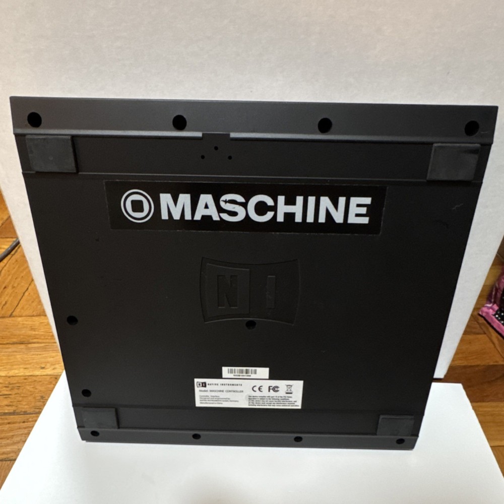 Native Instruments Maschine Sampler & Sequencer, 16 Pad Triggers, Black, USB Out