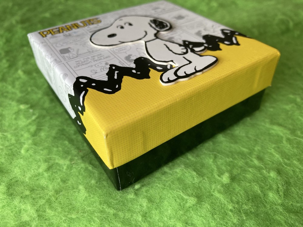 Peanuts Snoopy Gift Box 3x3x1.25 Yellow Black White Comic Strip Background Empty