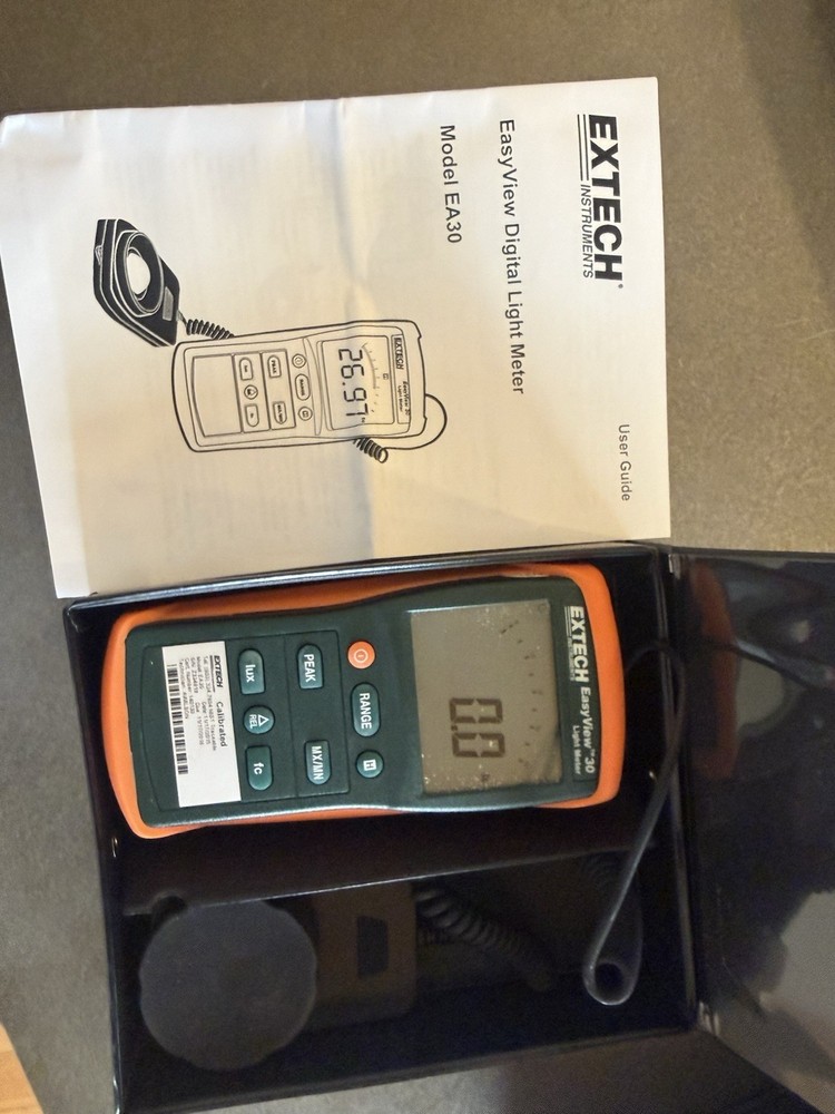Extech EA30 Calibrated Easy View Wide Range Light Meter