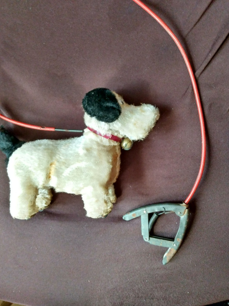 VINTAGE PULL DOG TOY