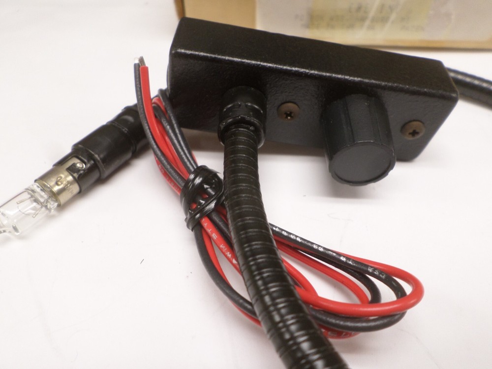 Littlite 17-L-9/18 Task Light with Mounting Chassis (Missing Light Shield)