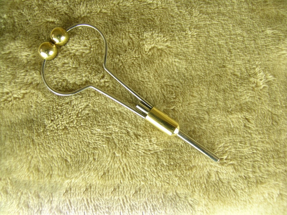 NEW BOBBIN HOLDER HEAVY  4" #017