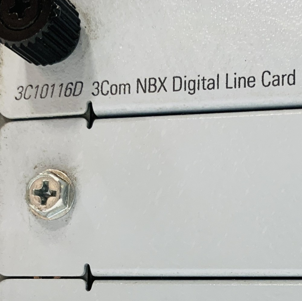 3Com SuperStack 3 Phone System Chassis 3C10200B w/3C10116D NBX Digital Line Card