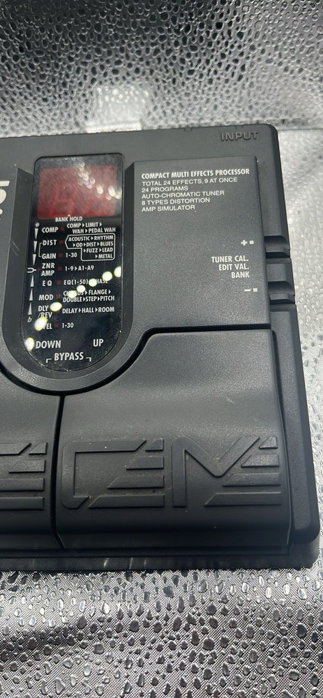 ZOOM 505 Multi Processor Pedal Compact Guitar Effector Japan w Cords Powers on