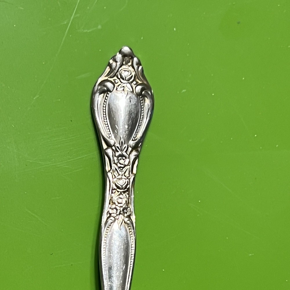 Oneida West Bend Affection 5 Piece Fork, Salad, teaspoon, table spoon, knife