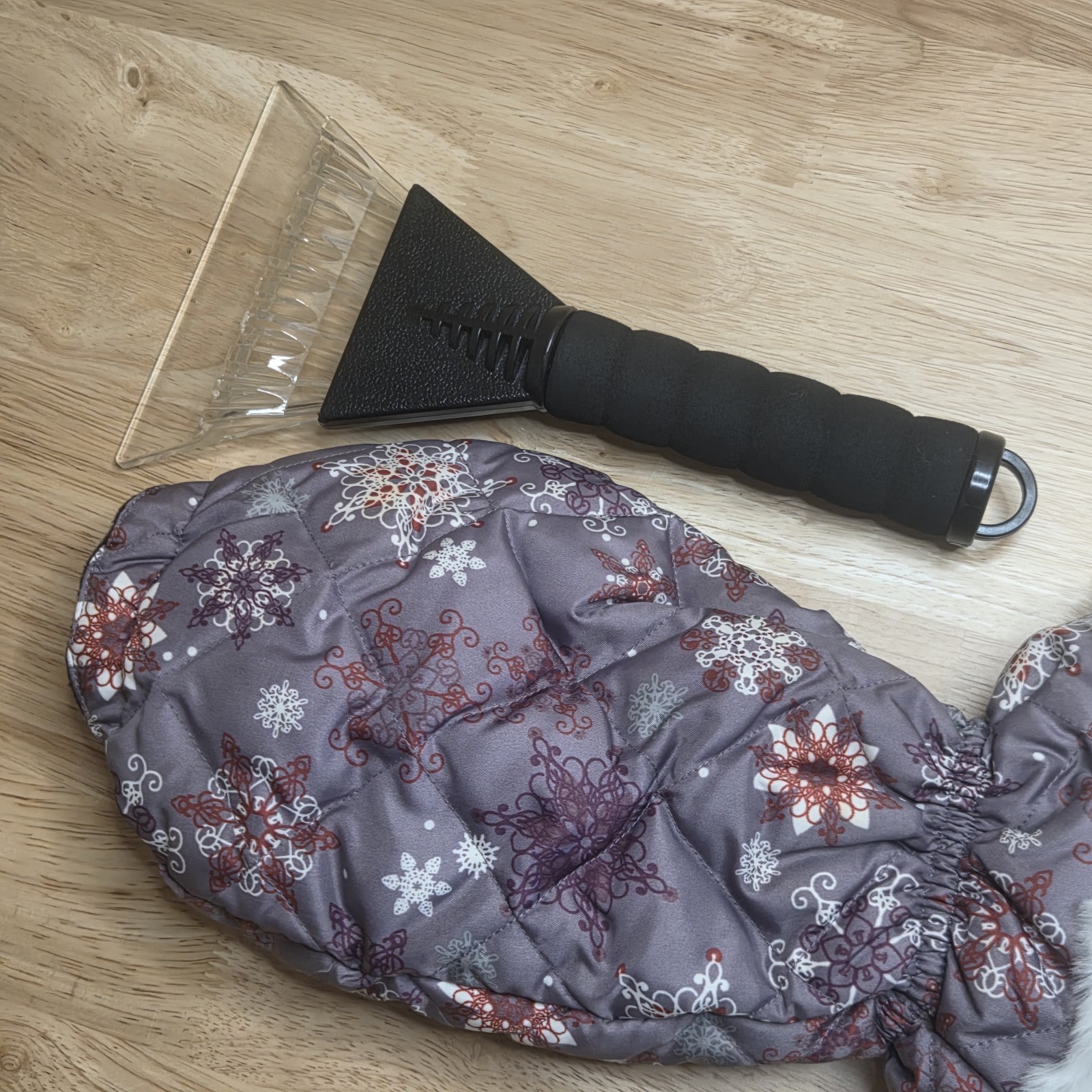 Vintage Eddie Bauer Goose Down Fitted Ice Scraper Mitt (Purple Snowflake Design)