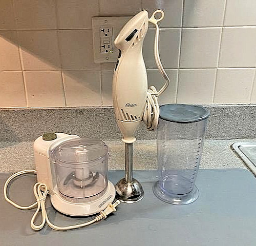 2 Kitchen Appliances Items. 1.5 Cup Food Processor, Oyster Emersion Blender& Cup