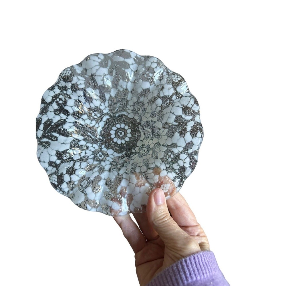 White Snowflake Design In Clear Glass Small Candy Dish Beautiful Pattern 7” EUC