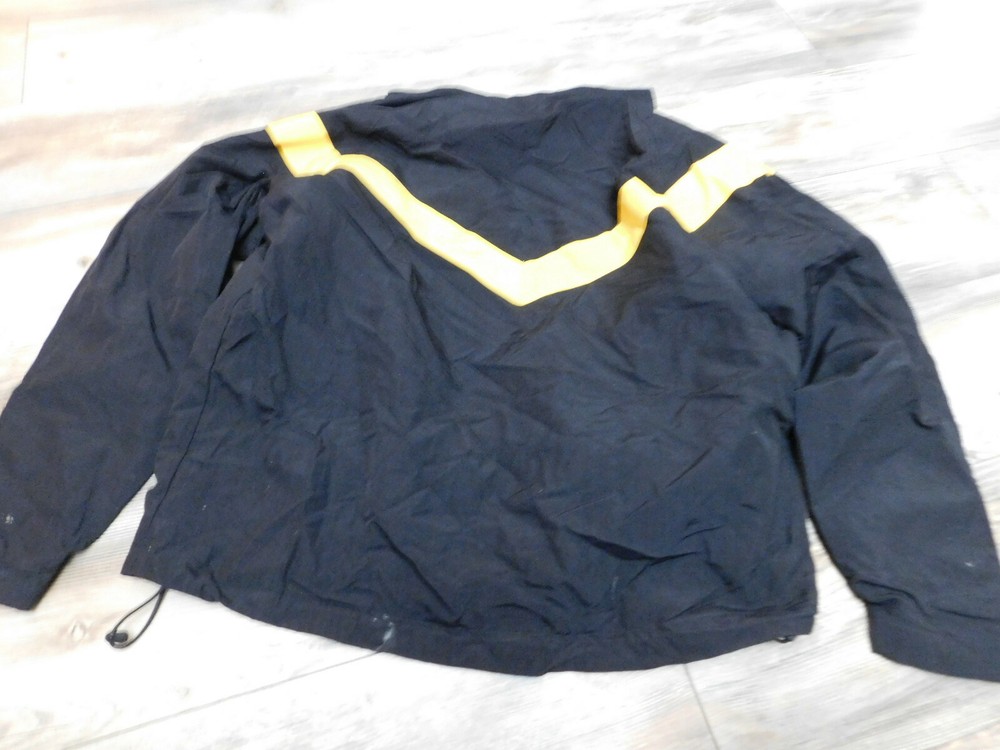 US ARMY APFU JACKET SIZE MEDIUM - SHORT