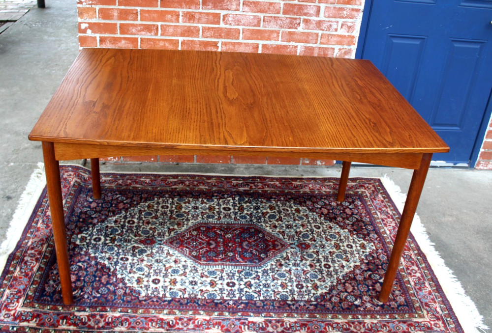 Mid Century Extended Leaf Dining Table