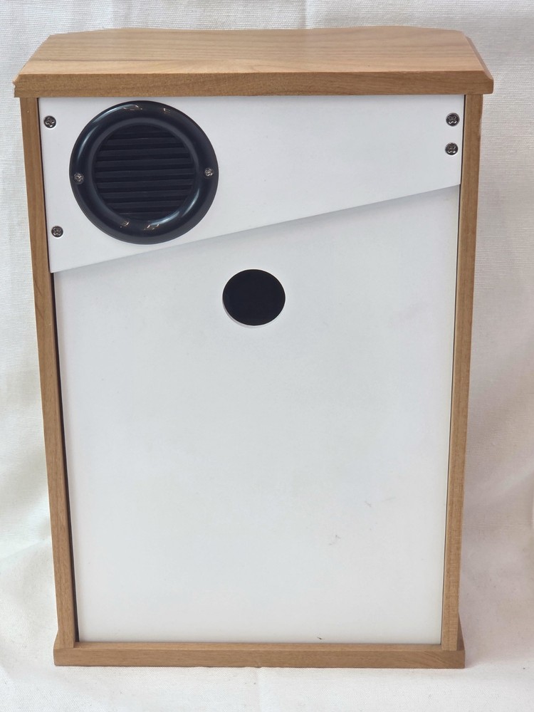 Bulova Chicago Modern Chime Table Clock - Model B1525