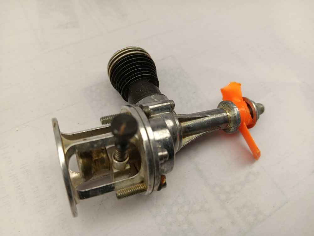 Vintage Cox Thermal Hopper .049 (0.8 cm³) Model Engine