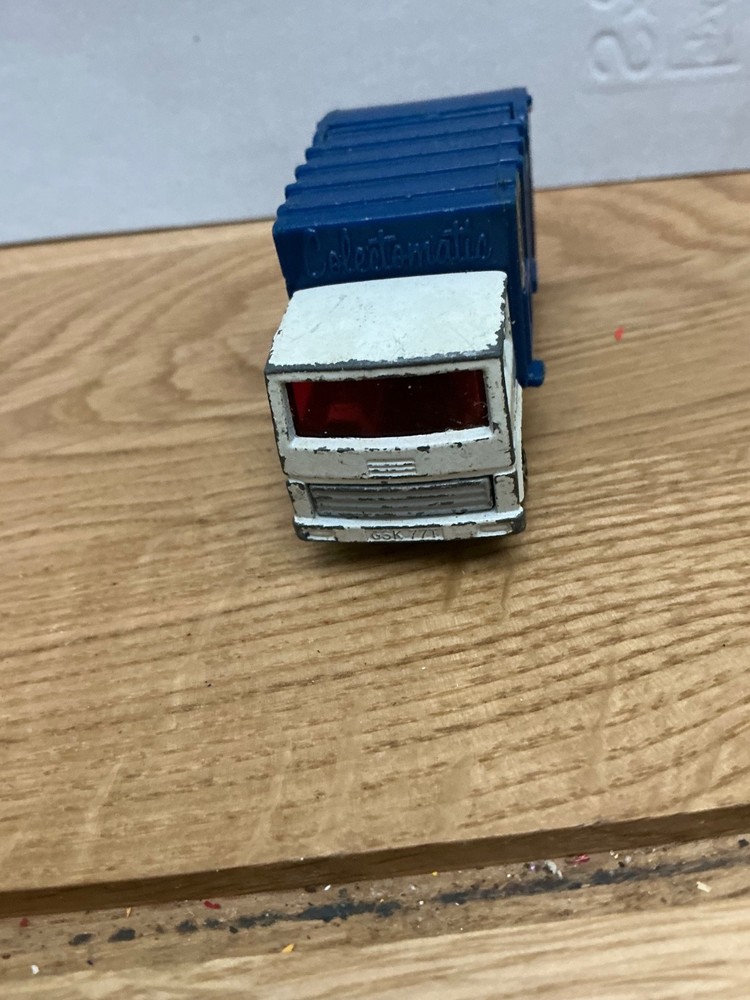 Matchbox 36 Refuse Truck white/blue 1979