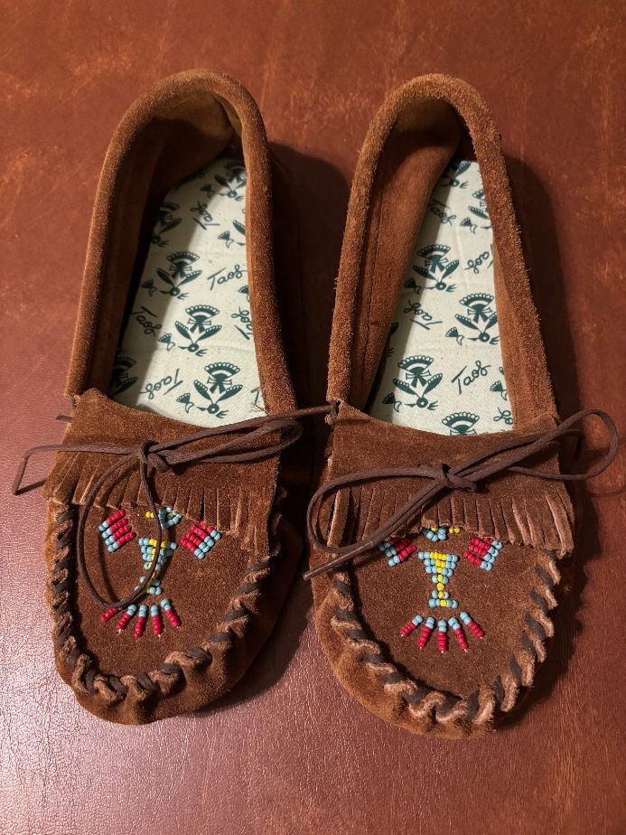Vintage Taos Brand Leather Woman Moccasins Native American Beaded 70 60378