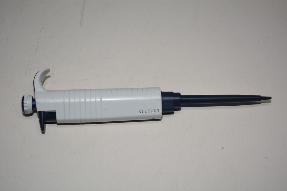 SCILOGEX 0.5-10µl Single Channel Adjustable Manual Pipette #W3043