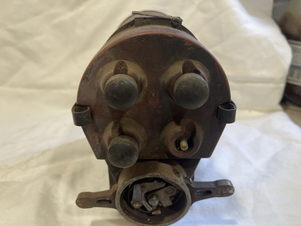 Four-cylinder magneto