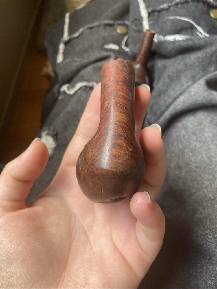 One GBD flat bottom pipe and a Dr. Grabow pipe pre-owned (one cracked)