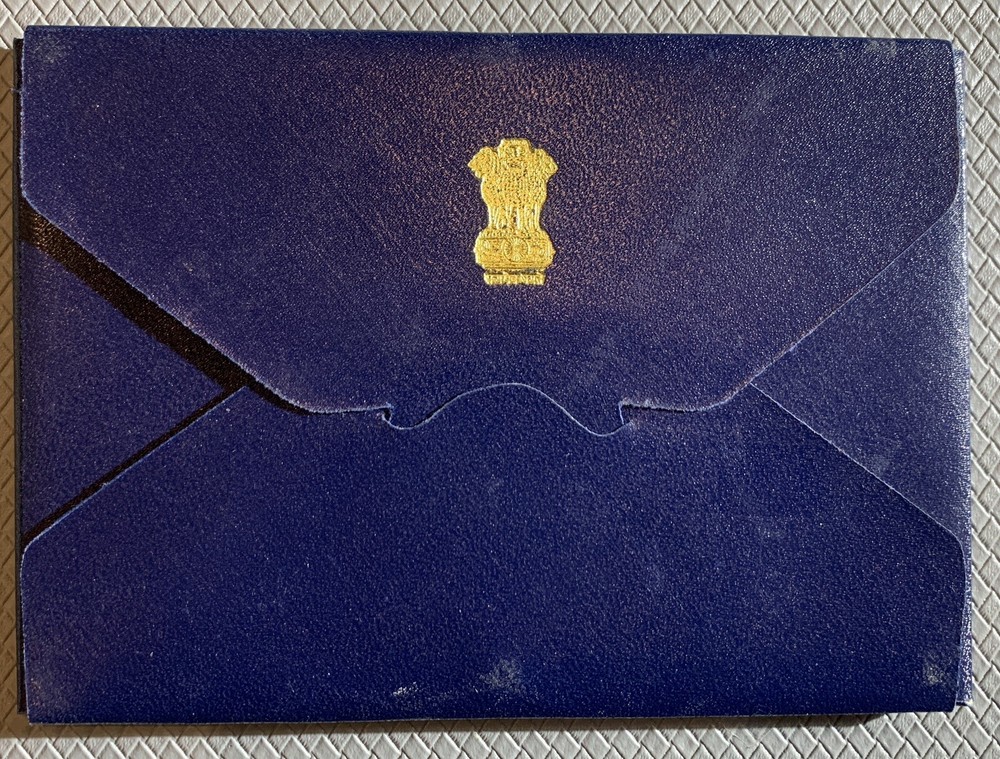1973 INDIA PROOF MINT SET, ORIGINAL BOX AND CERTIFICATE