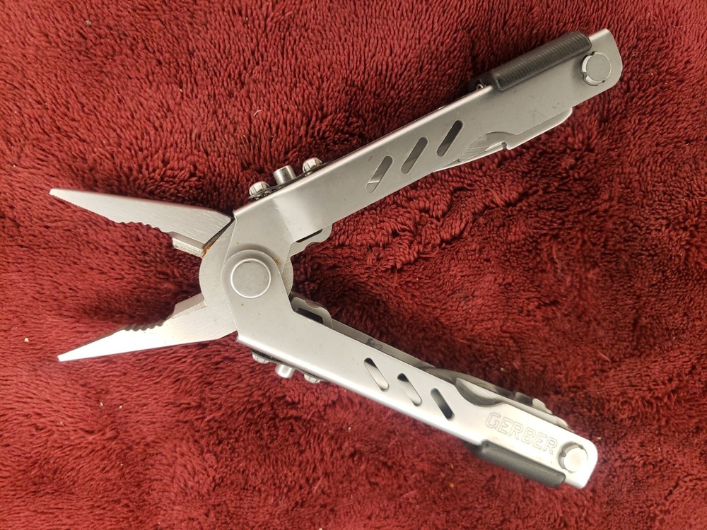 🔪🔪 Gerber Multi Tool Needlenose MP400 with scissors & Drop Point Blade 4scw