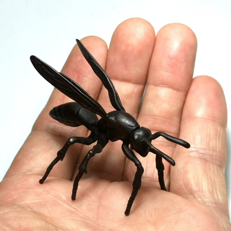 2.2 Inch Old Chinese Bronze Carving Wasp Hornet Figurine Statue Gift Collection