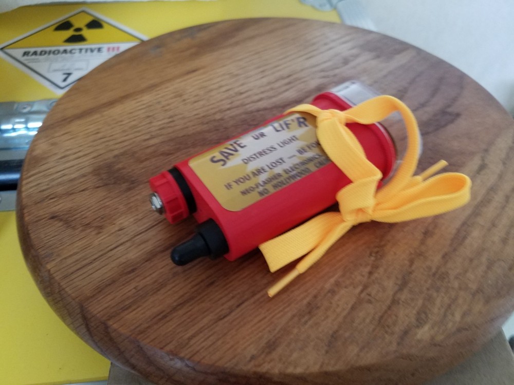 NEO FLASHER Strobe Light Replica perfect for use with Jaws Barrel display