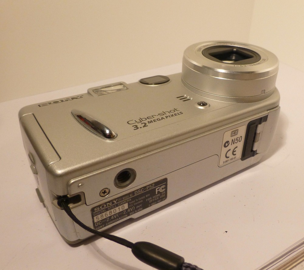 SONY DSC-P52 Digital Camera , 3.2 meg , FULLY WORKING (010)