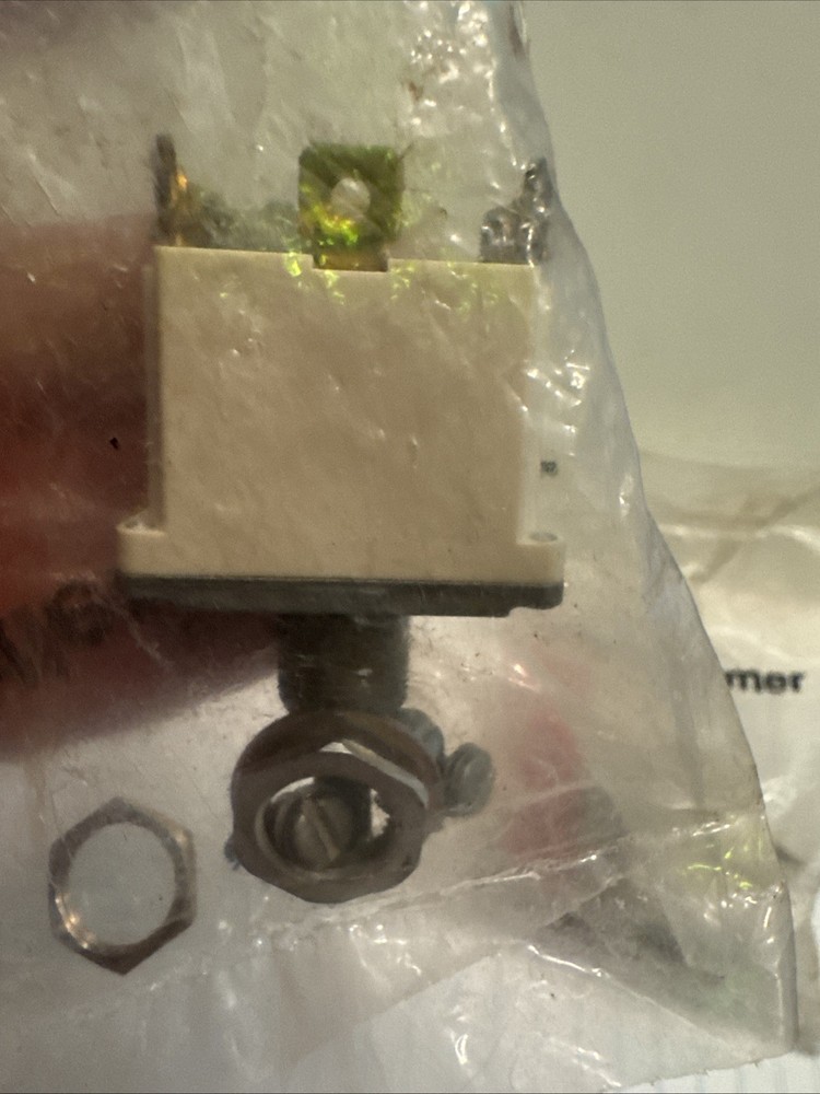 Lot 2 CUTLER HAMMER EATON TOGGLE SWITCH 8449 Ref L3