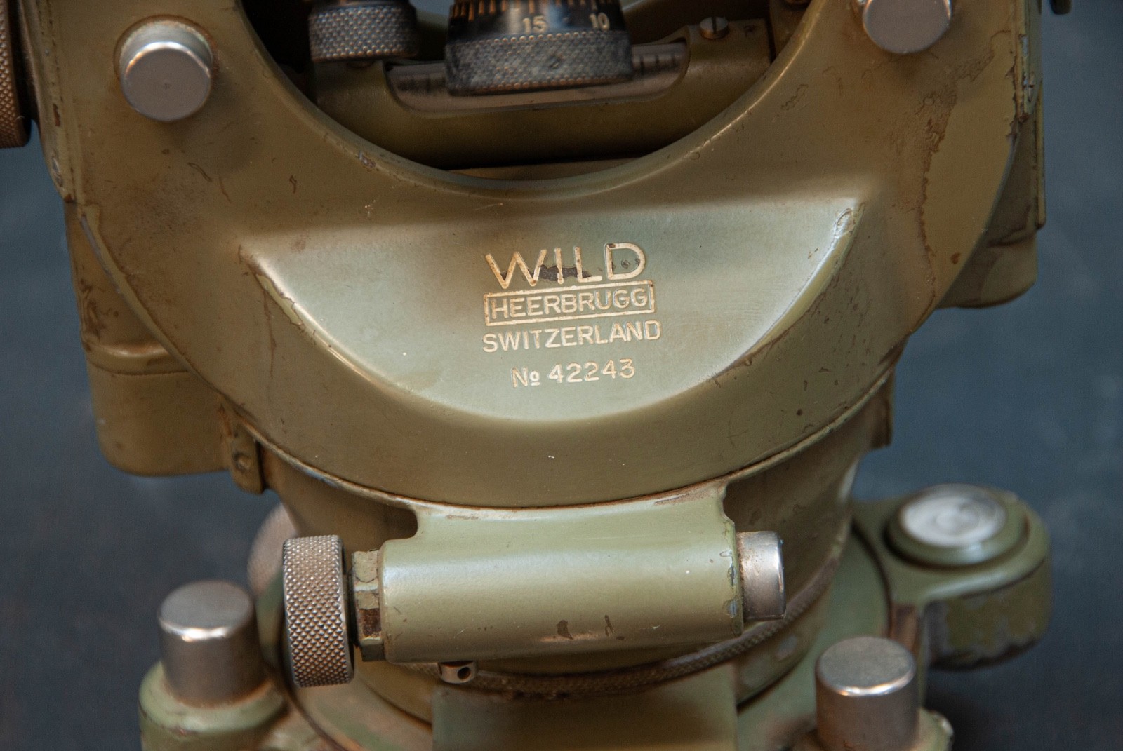 Wild Heerbrugg Theodolite & Case Switzerland No. 42243 Odd Variant. Video.