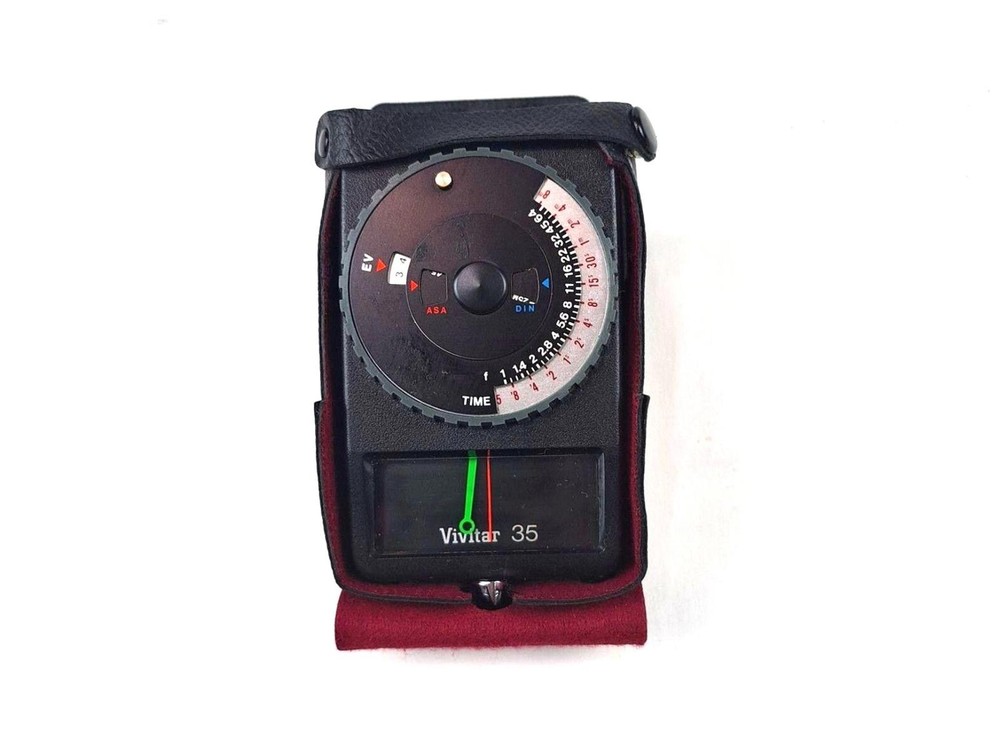 Vivitar 35 Light / Exposure Meter With Case Turns On- not fully tested