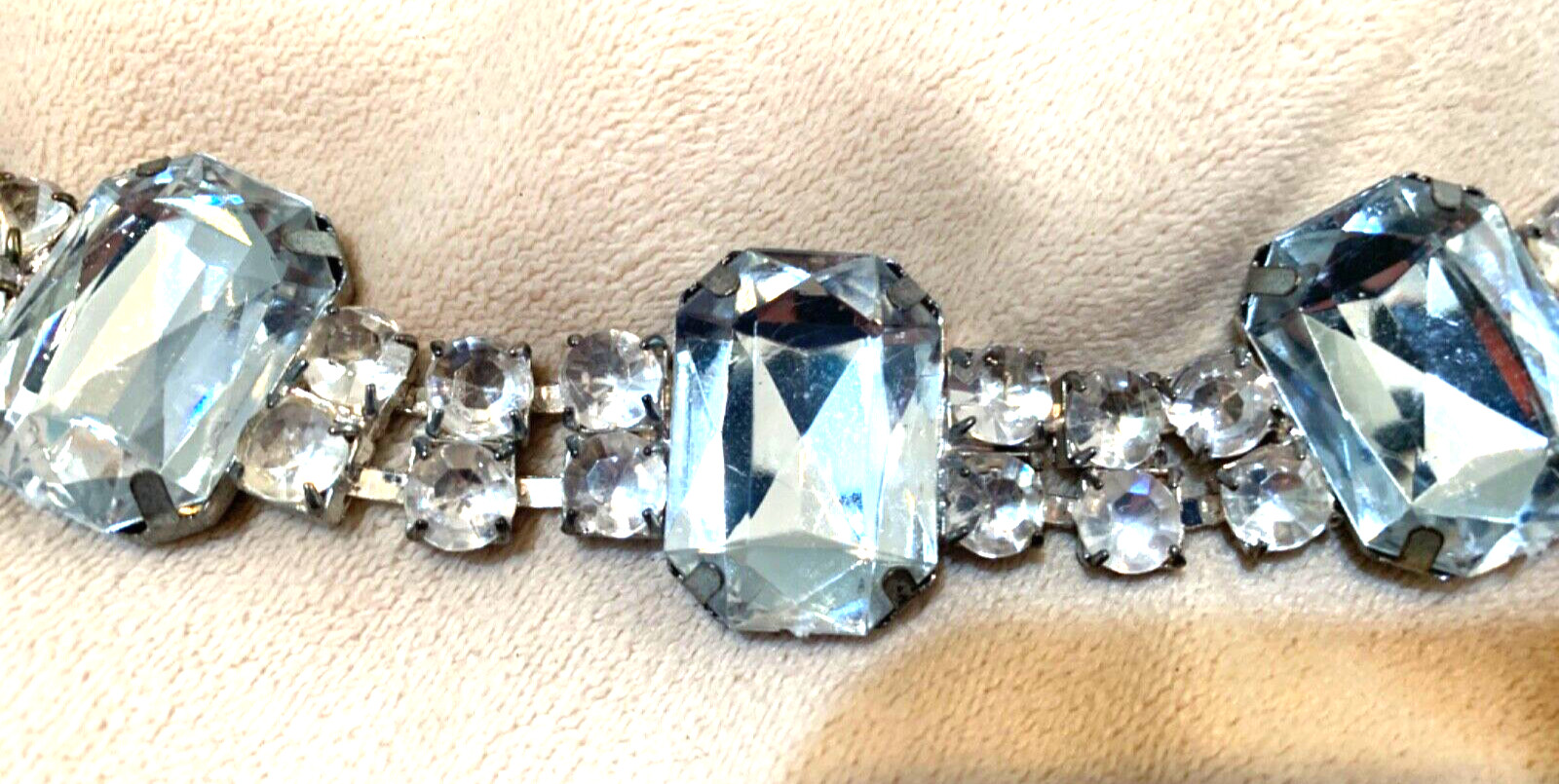 Vintage faux clear rhinestone choker necklace. in good condition