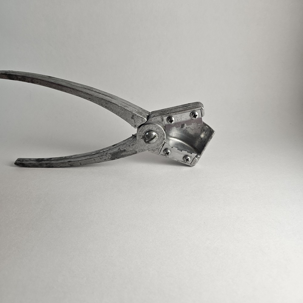 Vintage Nut Cracker Sheller Nutcracker Lobster Crab Leg Opener