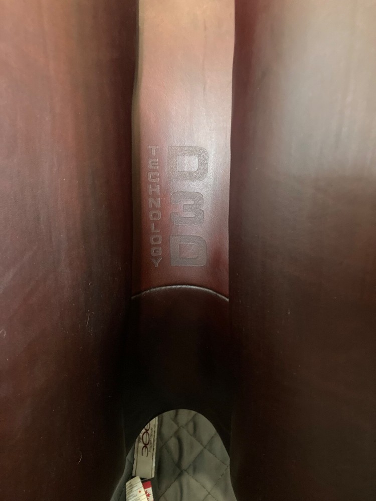 Super Comfy 17" Devoucoux Lab saddle with stirrup leathers