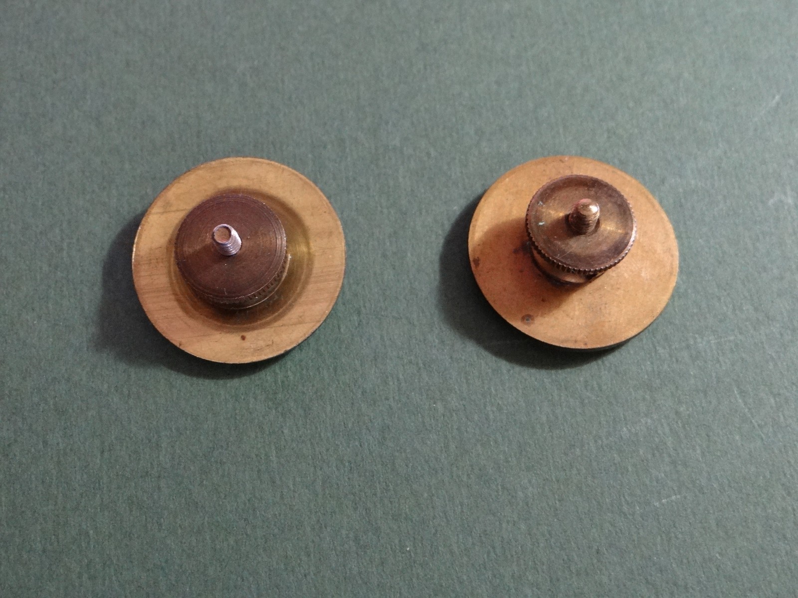 WWII Original Army Armored Enlisted Collar Disc Insignia, Screw Back