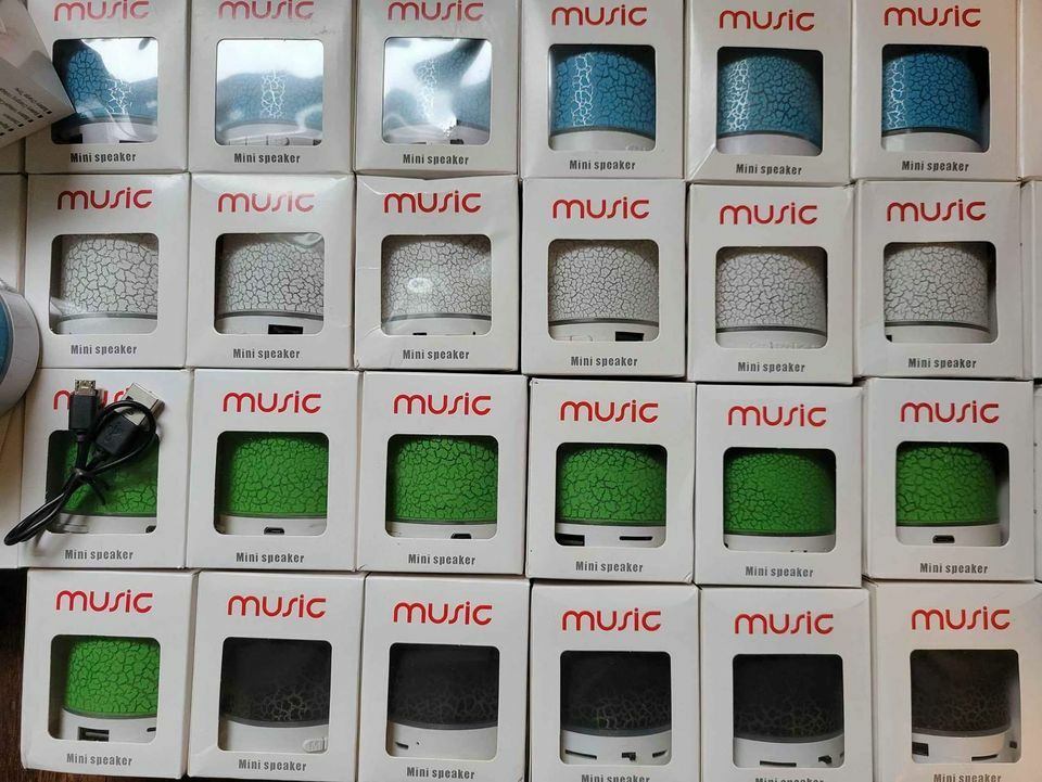 A9 Bluetooth Mini Wireless Loudspeaker Abstrack Design USB Charger Include