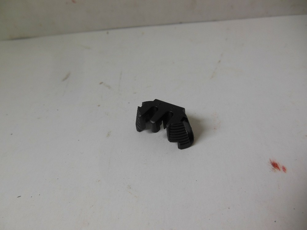JOHN DEERE ELECTRICAL CONNECTOR WIRE TERMINAL LOCK ASSEMBLY 57M7315