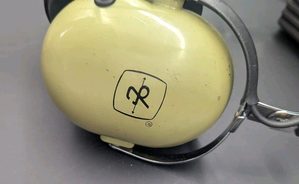David Clark H3332 Ground Support Headset Lot 2 -UNTESTED AS-IS READ DESCRIPTION