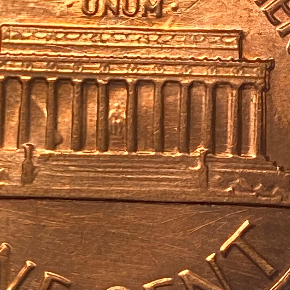 1983 Penny Clash Die error on reverse Memorial Building between pillars.