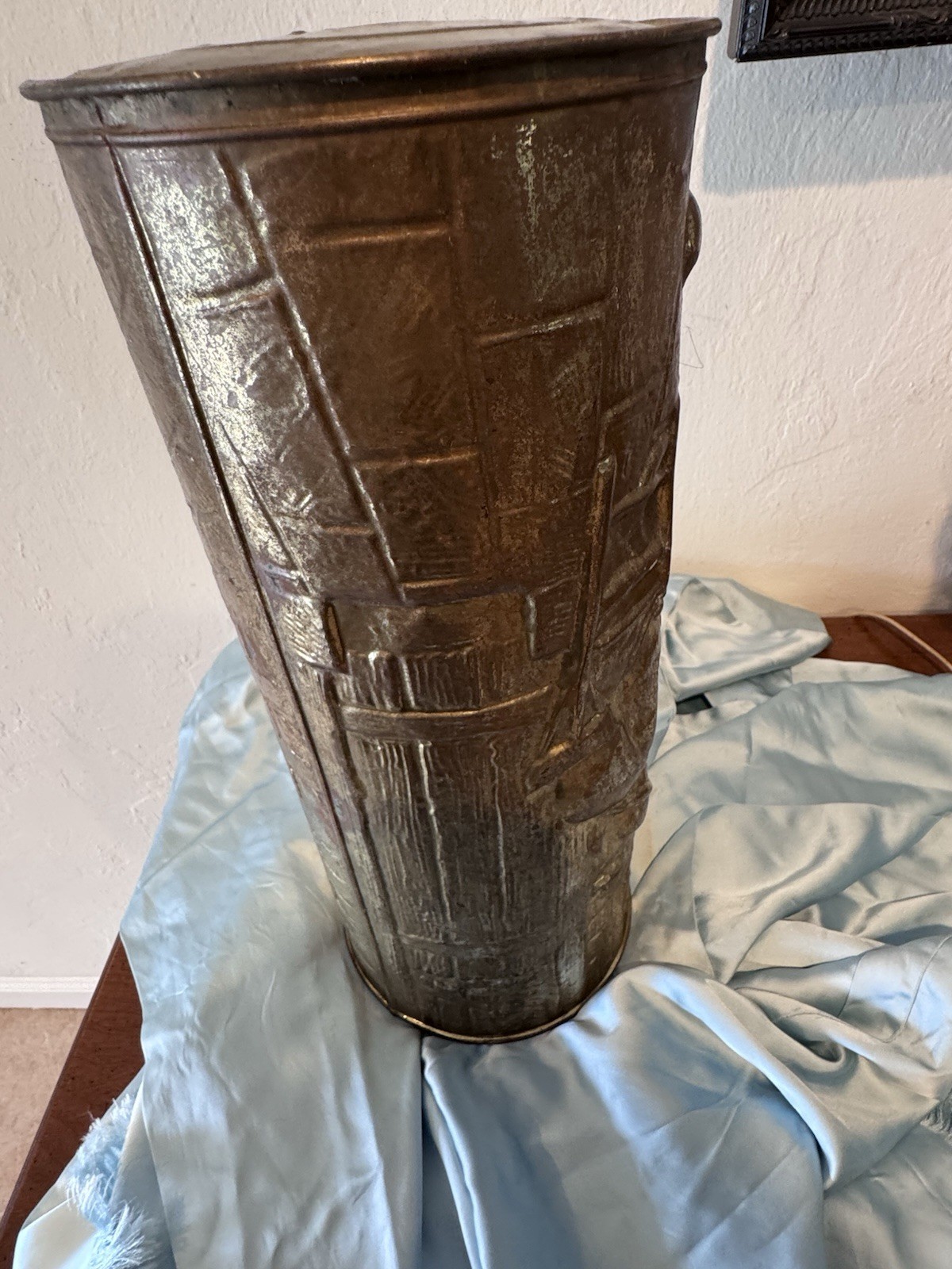 Lombard Umbrella Stand Brass Embossed Relief Colonial Pub Scene England 15" Tall