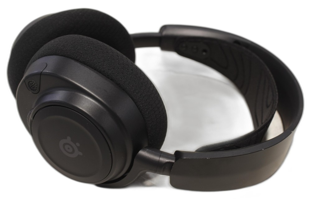 SteelSeries Arctis Nova 7 Headset with Retractable Microphone With Dongle