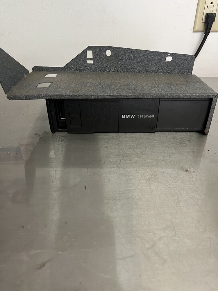 BMW E36 M3/E39/E46/E53/E83/E85 6 Disc CD Changer Alpine HK 82111469404