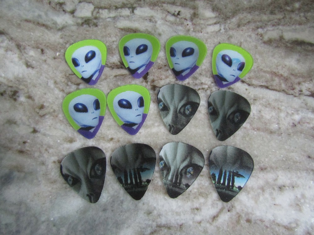 12 HOLOGRAM GUITAR PICKS from HOT PICKS USA - SPACE ALIENS - 2 TYPES