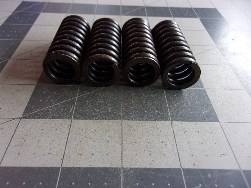 Clevite 212-1079 (4) Valve Springs VS686