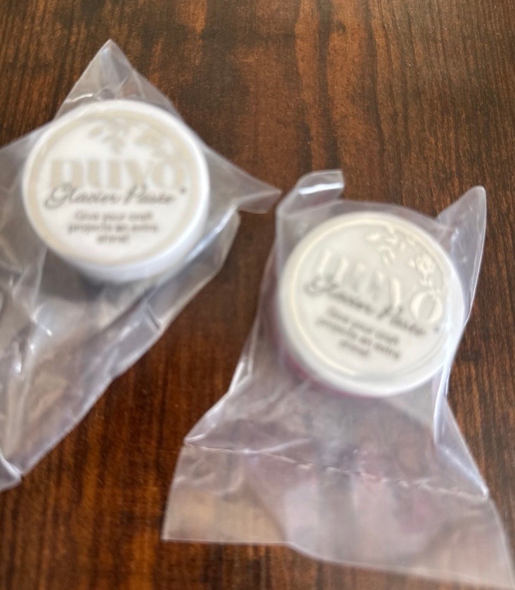 2x Nuvo Glacier paste "Give your craft projects an extra shine!"