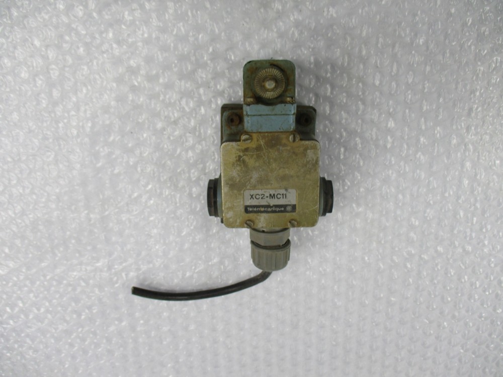 TELEMECANIQUE XC2-MC11 LIMIT SWITCH UNMP