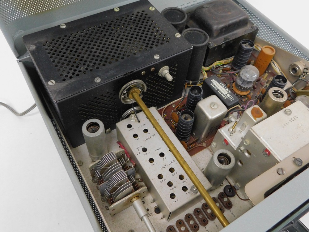 Heathkit SB-401 Vintage Ham Radio Transmitter (powers up, no TX)