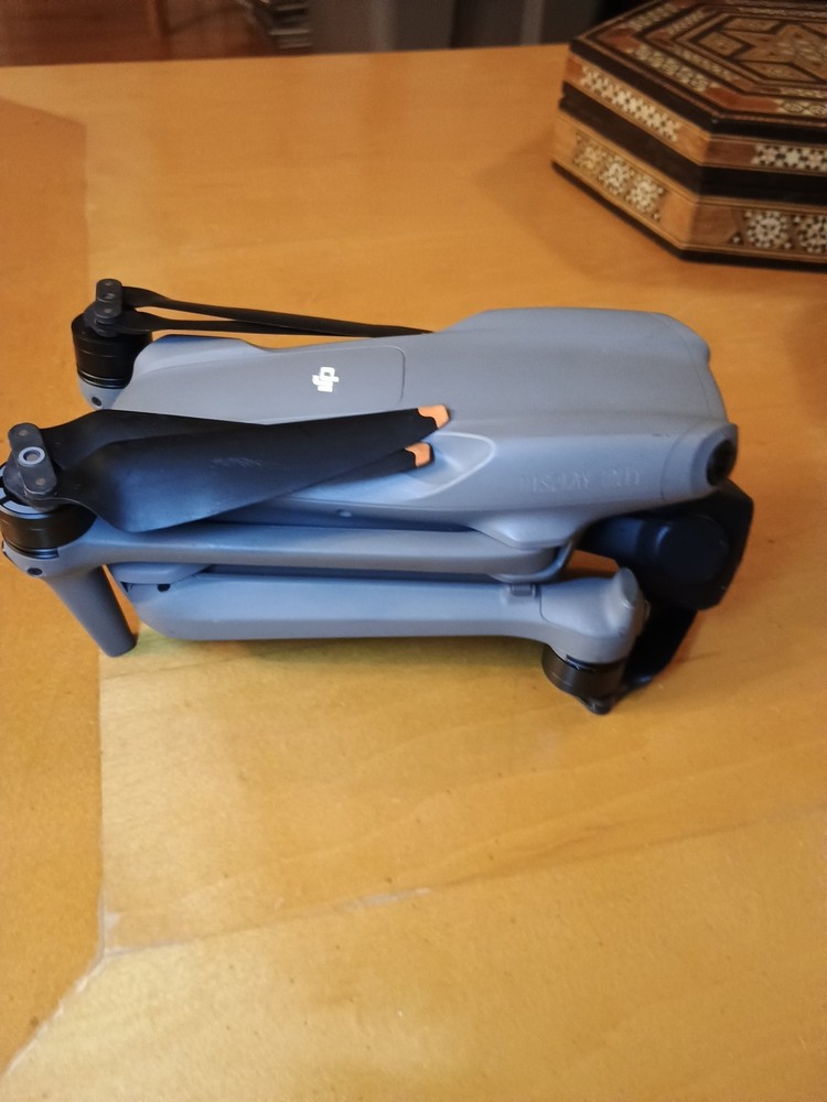 DJI Air 3 Drone Quadcopter Aircraft non Functioning Store Display Unit