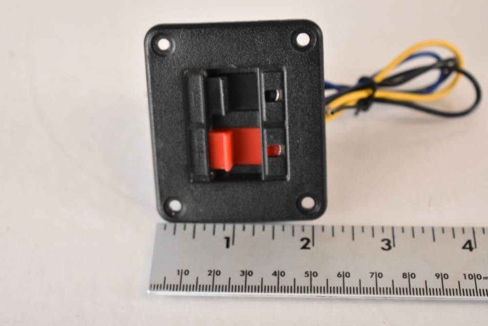 Single REALISTIC MINIMUS 77 Speaker Binding Post Crossover 40-2054