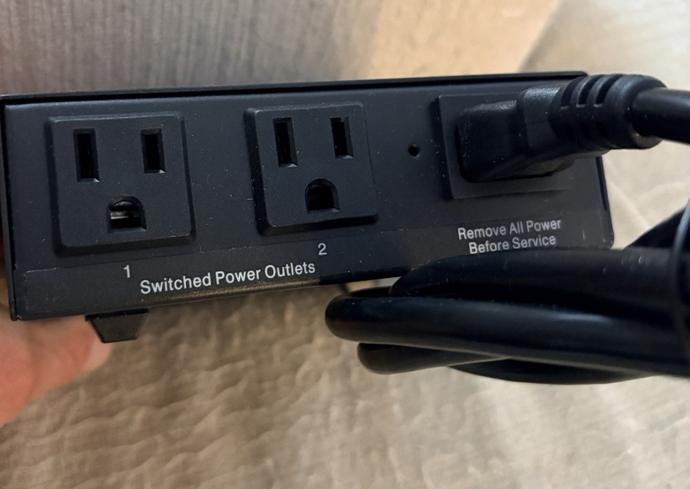 SYNACCESS NETBOOTER NP-02B BASIC SWITCHED PDU POWER DISTRIBUTION UNIT NEW !!
