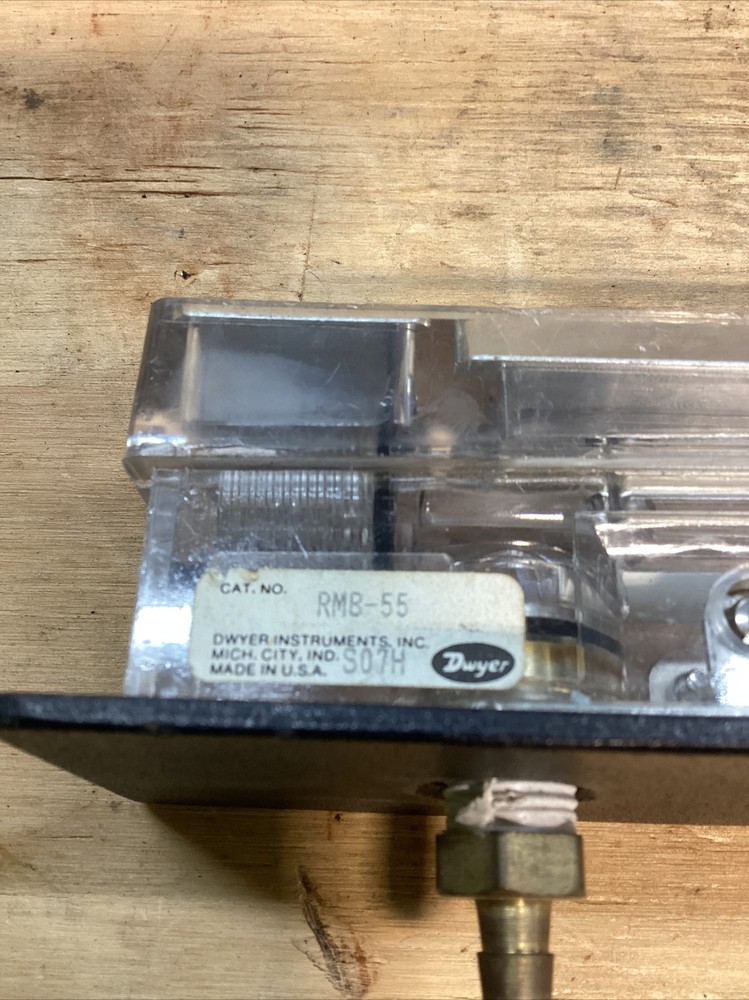 DWYER RMB-55-SSV SCFH Air Flow Meter