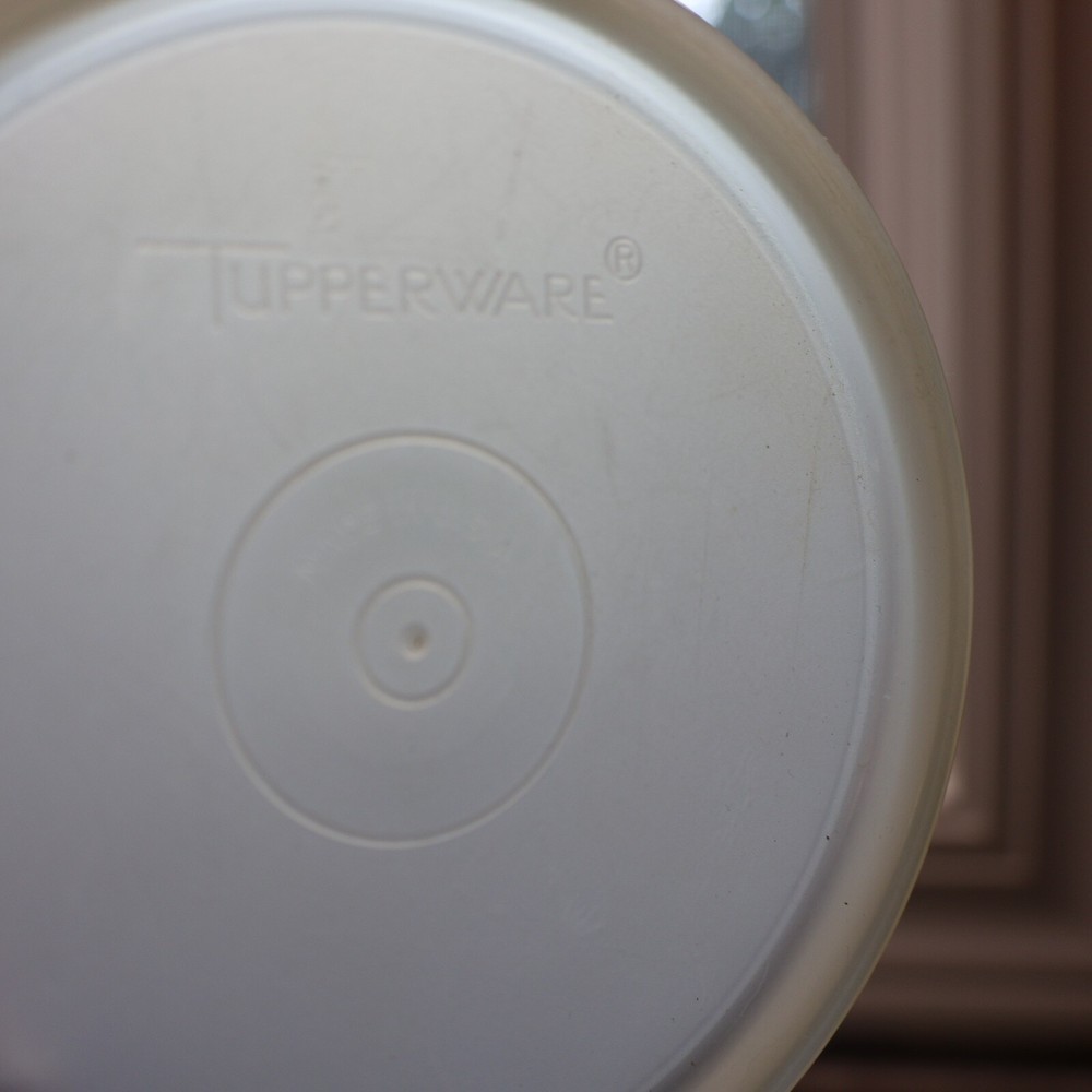 Small White Tupperware Replacement Lid 215-88
